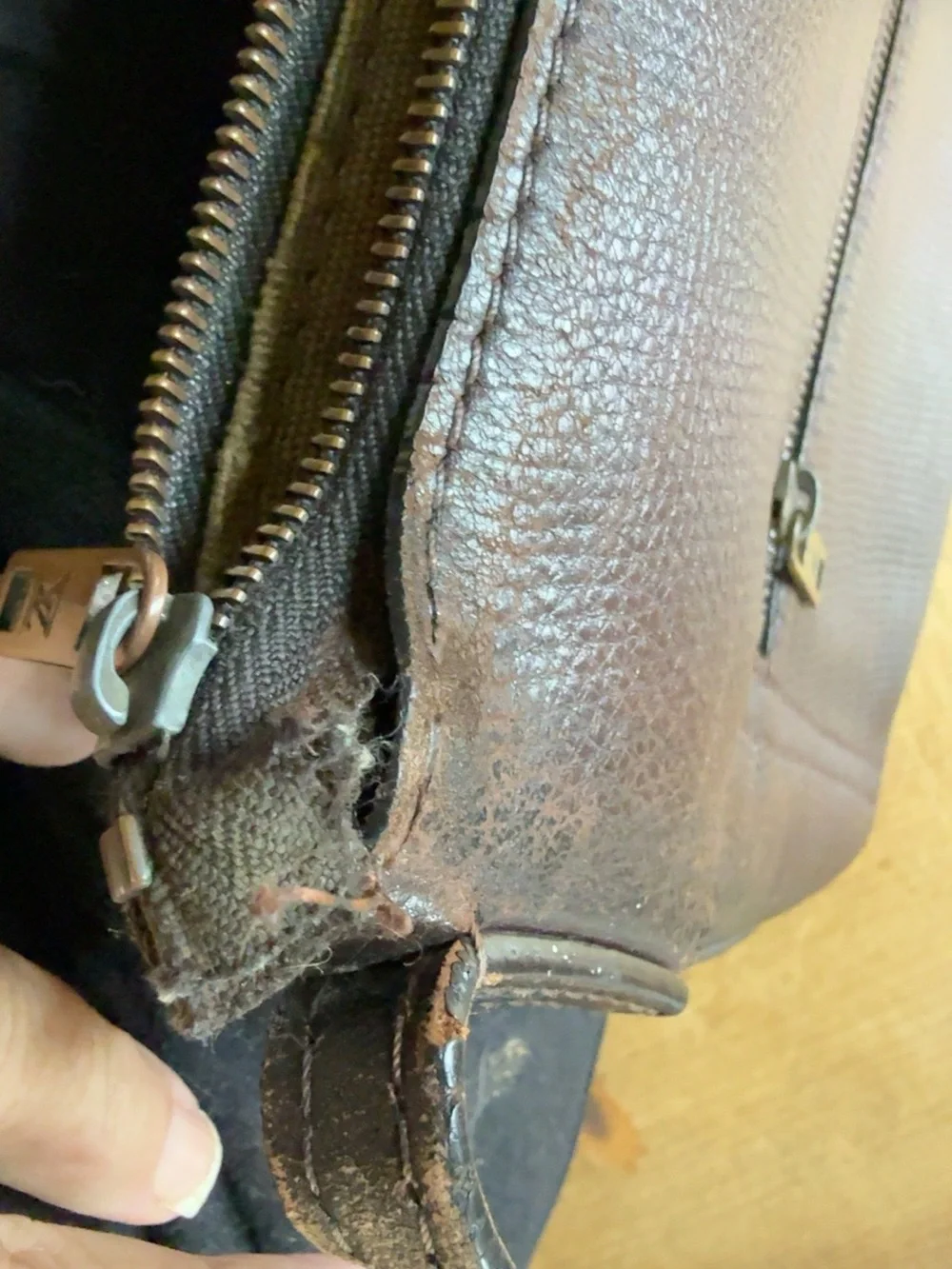 LOUIS VUITTON “LEATHER UTAH SHAWNEE”